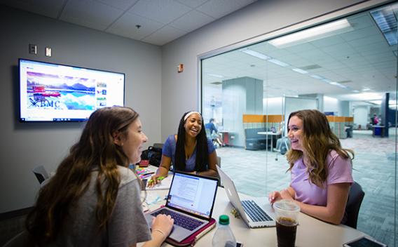 Students in a Woodruff Library group study room