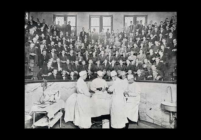 Amphitheater classroom instruction at the Atlanta School of Medicine, 1912. Credit: Atlanta School of Medicine records, WHSC Library.